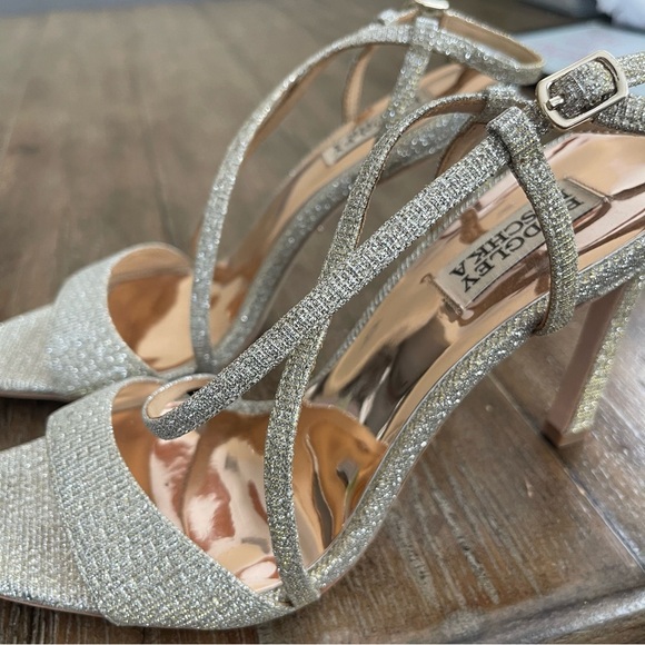 Badgley Mischka Silver Strappy Sandals Dainty 8 Elegant Dress Heel Evening Prom - Picture 3 of 11